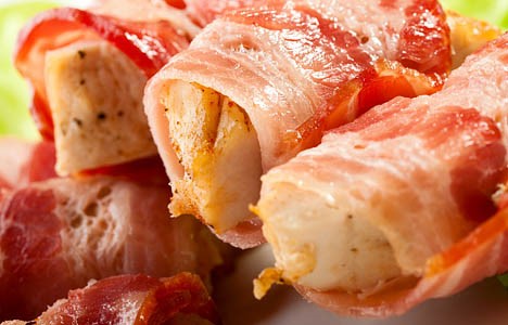 Pileće belo meso u slanini